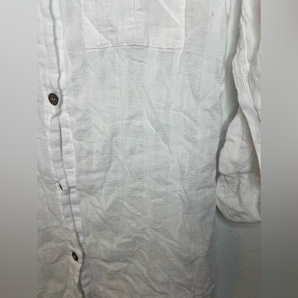 109% Cotton White Button-Up Blouse - Picture 2 of 4